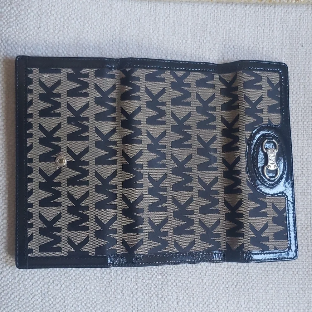 Michael Kors very good